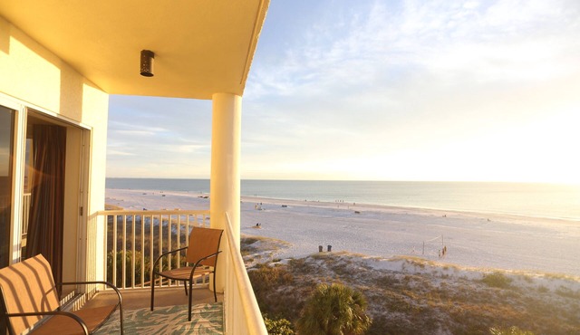 Sunset Vistas Beach Front St. Pete Beach Treasure Island Clearwater pool/parking