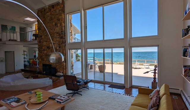 Sunset Waterfront House in East Hampton