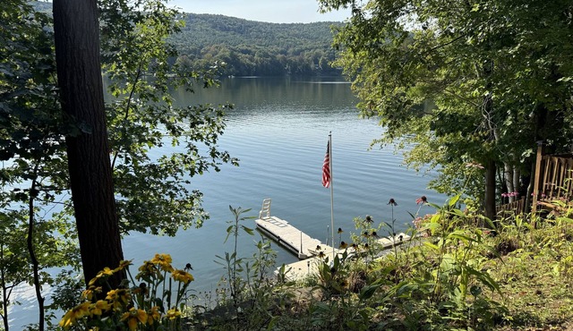 Sunset Waters -Goodyear Lake - hot tub, swimming ,fishing. paddle sports