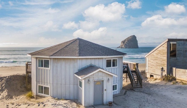 Sunset West Oceanfront hot-tub house. 5 bedrooms!