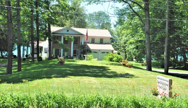 Sunsets,140' on Torch Lk,Lg Dock,Hot Tub,Tennis/Pickle Crt,Kayaks,Play/swing set