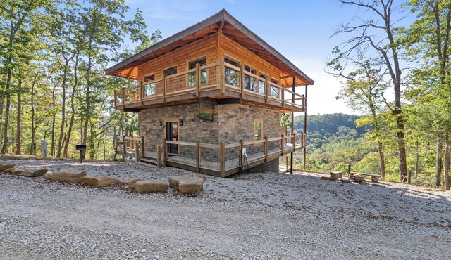 Sunsets 4ever Cabin- 360 views 2-bedroom cabin with WiFi & Hot Tub