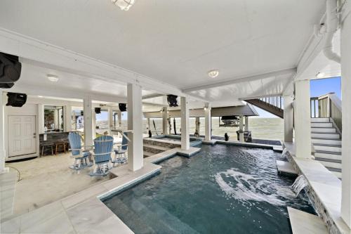 Sunsets by the Bay Stunning Waterfront Home with Pool in Sea Isle