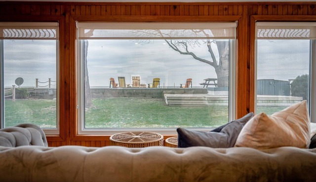 Sunsets by the Bay - Your Waterfront Oasis
