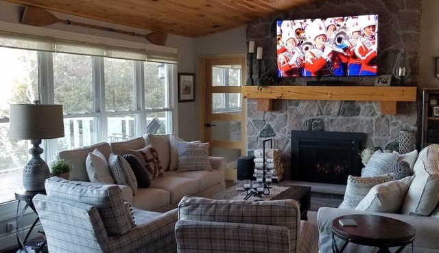 Sunsets Cottage on Clear/Stoney Lake