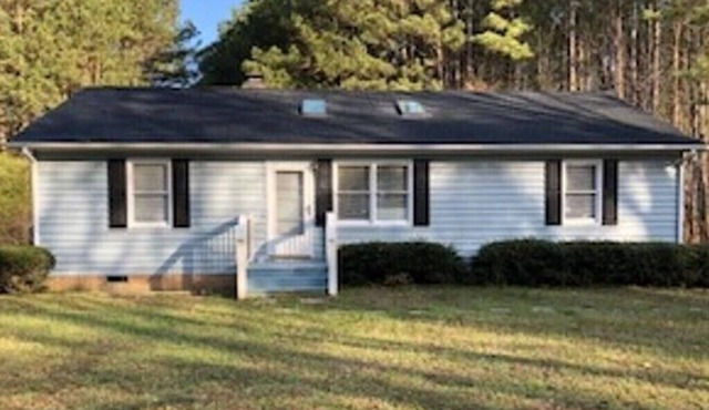 Sunsets, covered dock and comfy House at Kerr Lake