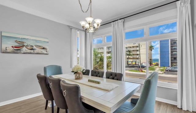 Sunsets Madeira Beach/4BR Ocean View House w/Balcony & Elevator