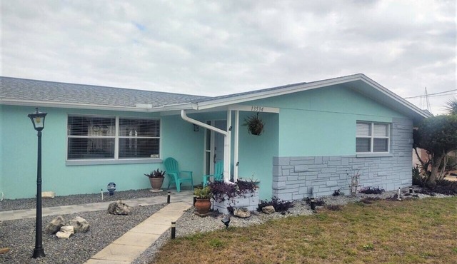 Sunsets, nature and dolphins oh my! Private dock, minutes to the gulf. 3br/2bth