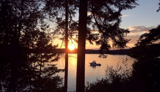 Sunsets over Quahog Bay - rustic setting, peace and quiet