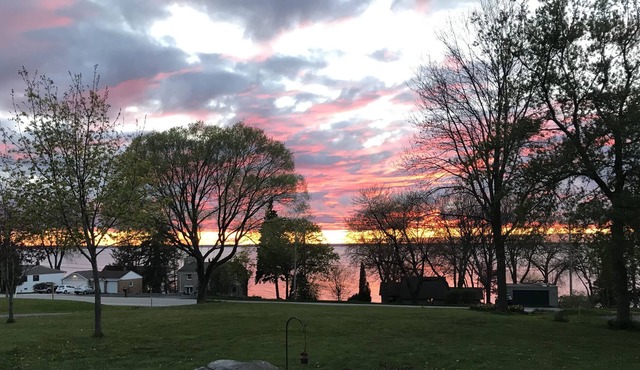 Sunsets over the Bay, close to University & Packer Stadium & Door county
