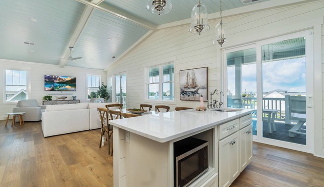 Sunsets over the Sound, Poolside Luxury, steps away to The Point, diamond of the