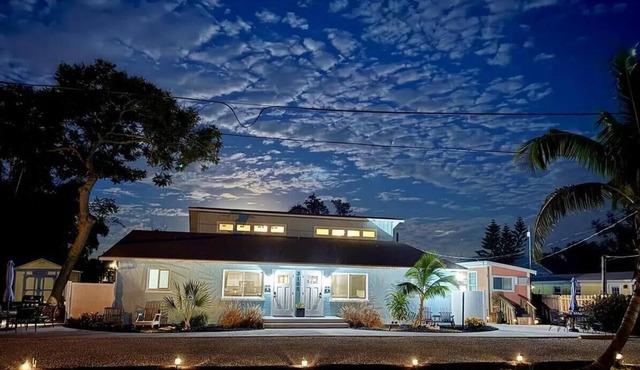 Sunsets, Seafood, and Serenity | Pet+Boat Friendly