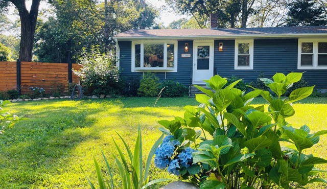 Sunsets, Surf and Serenity at Sandpiper Cottage!