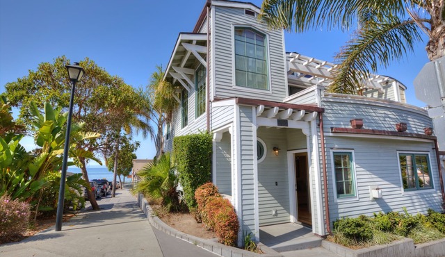 Sunsetter in Avila Beach - 2 min walk to beach, located in Ocean 17