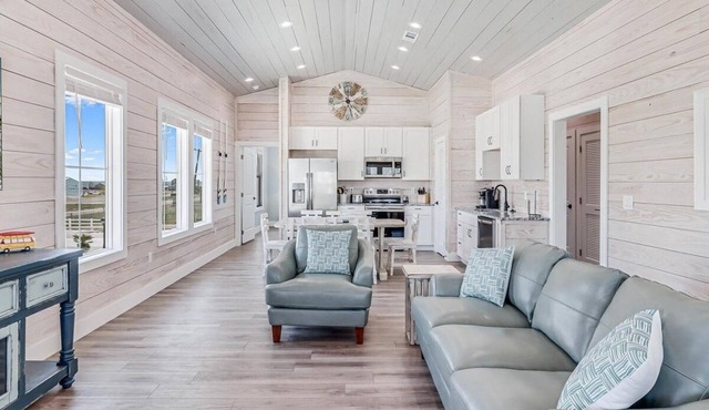 Sunshine And Flip Flops Sp114 4 Bedroom Home by RedAwning