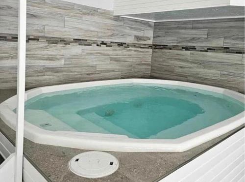Sunshine and Roses Lakefront 1 Bed and 1 Bath Condo