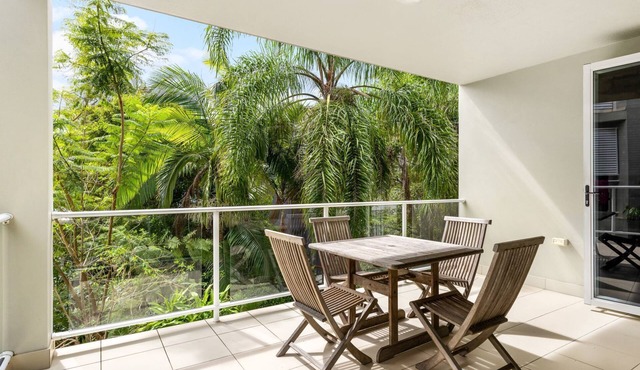 Sunshine Beach Holiday Apartment - Unit 4, 1 Park Crescent