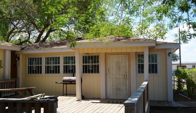 Sunshine cabin with a Shared fishing pier Not waterfront