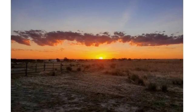Sunshine Casita! A quiet country setting. Short drive to Palo Duro Canyon.