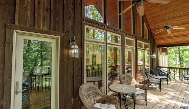 Sunshine Chalet- A Beautiful Lakefront!