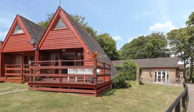 SUNSHINE CHALET (NO 85), family friendly, with pool in Kingsdown