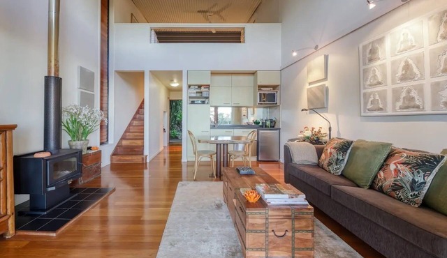 Sunshine Coast Hinterland. Couples Getaway. Cosy with Fireplace. Pet-Friendly!