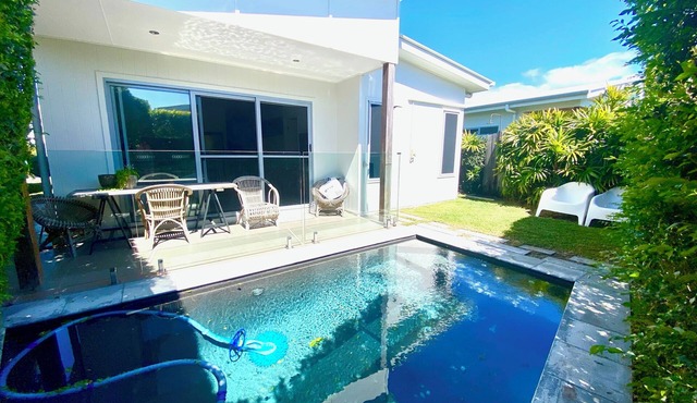 Sunshine Coast, Mount Coolum, Beach Summer holiday house - steps to the sand