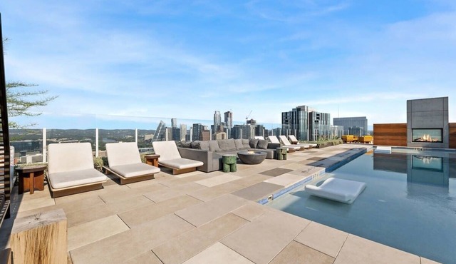 Sunshine Condo in Downtown Austin|Pool|Gym