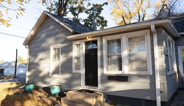 Sunshine Cottage 2 bedroom in duplex