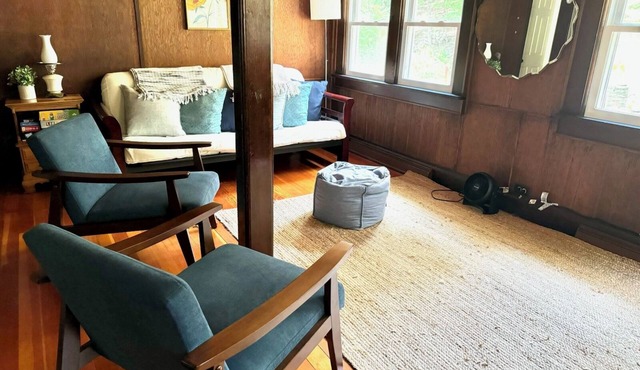 Sunshine Country Cottage near Bethel Woods Center for the Arts