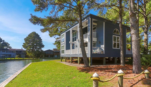 Sunshine Daydream | Oyster Bay Canal Waterfront w/Multiple Porches, Water Views & Dog Friendly