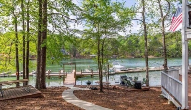 Sunshine Daydream- 1 Bedroom Lakefront Condo
