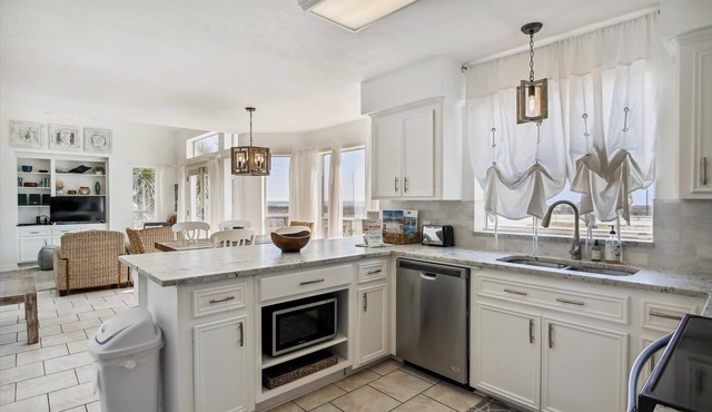 Sunshine Dreams | Gulf View, Walk to Beach!