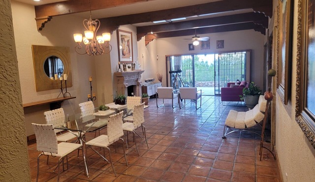 SUNSHINE FAMILY GETAWAY. NICE CONDO NEAR I10 WITH 4 QUEEN BEDS GREAT VIEW.