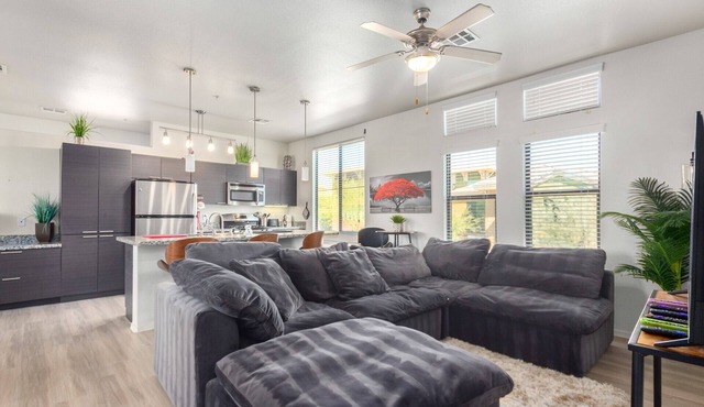 Sunshine-Filled Luxury Loft w/Office, Balcony, Spa, Heated Pool, Fire Pit +n