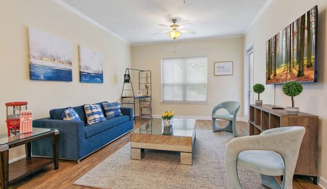 Sunshine Haven: 2BR w/Pool, Theater, Gym, Tennis