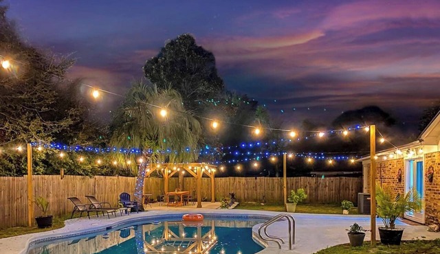 Sunshine Home with Private Pool-Huge Pergola