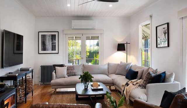 Sunshine House-Beautiful refurbished 4 Bedrooms with magnificinet gardens