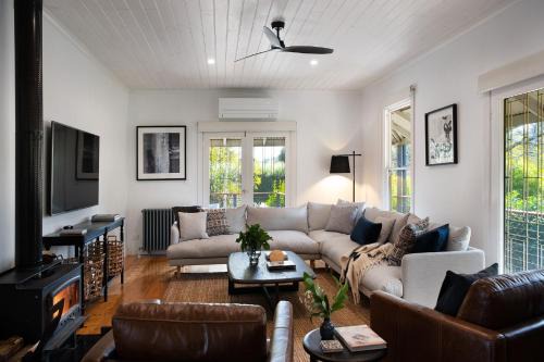 Sunshine House, fireplace 4 bedroom & gardens