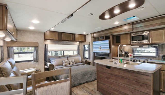 Sunshine Key King Travel Trailer 4