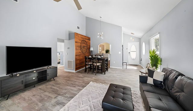 Sunshine Lovely 3 BR Pool Home Sleeps 6