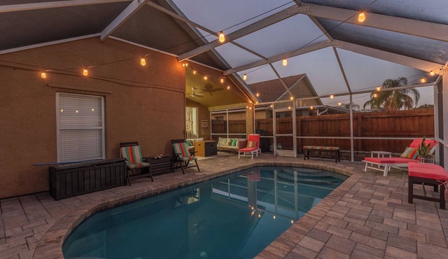 Sunshine Oasis, 4Bed/2Bath W/Private Heated Pool