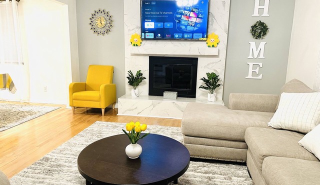 Sunshine PalacenCharming Tri-Level House with game room and large backyard!