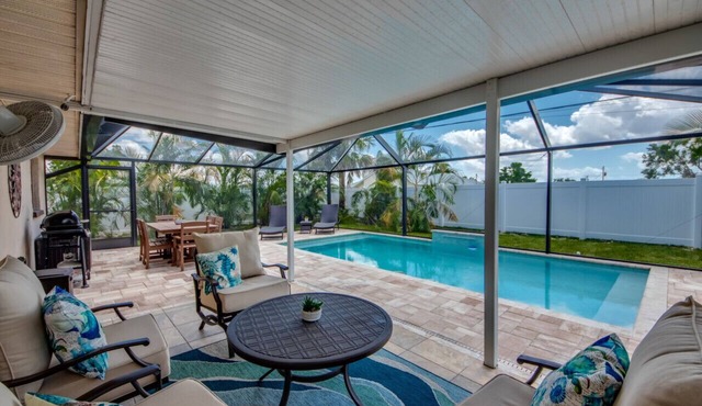 Sunshine POOL Cape Coral Home Centrally Located Great Outdoor Space