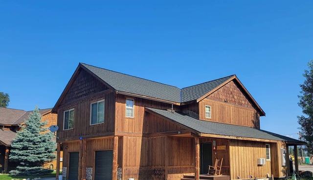 Sunshine Station - 3 bedroom Winthrop Townhouse