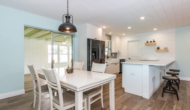 Sunshine Stay, Central Fort Myers Gated Yard