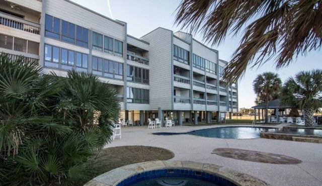 Sunshine Vibes Waterfront Condo Sabine Lake w Pool