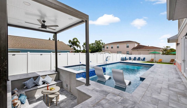 Sunshine Villa 6 bedrooms 6bathroom heated pool Clearwater