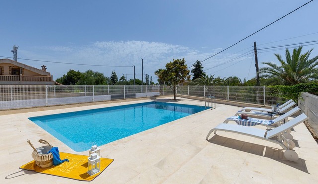Sunshine Villa by Fidalsa