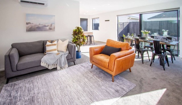 Sunsoaked Stylish 3 Bed 1.5 Bath Home w Garage